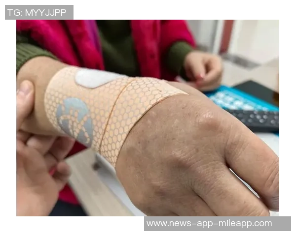 梅尔顿因旧伤复发赛后冰敷右手预计几天后恢复正常状态 梅尔顿因旧伤复发赛后冰敷右手预计几天后恢复正常状态